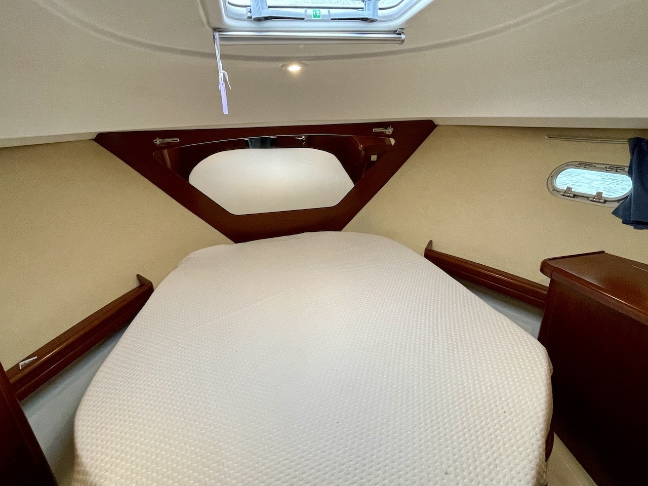 Beneteau Antares 9.80 — foto 18 van 33