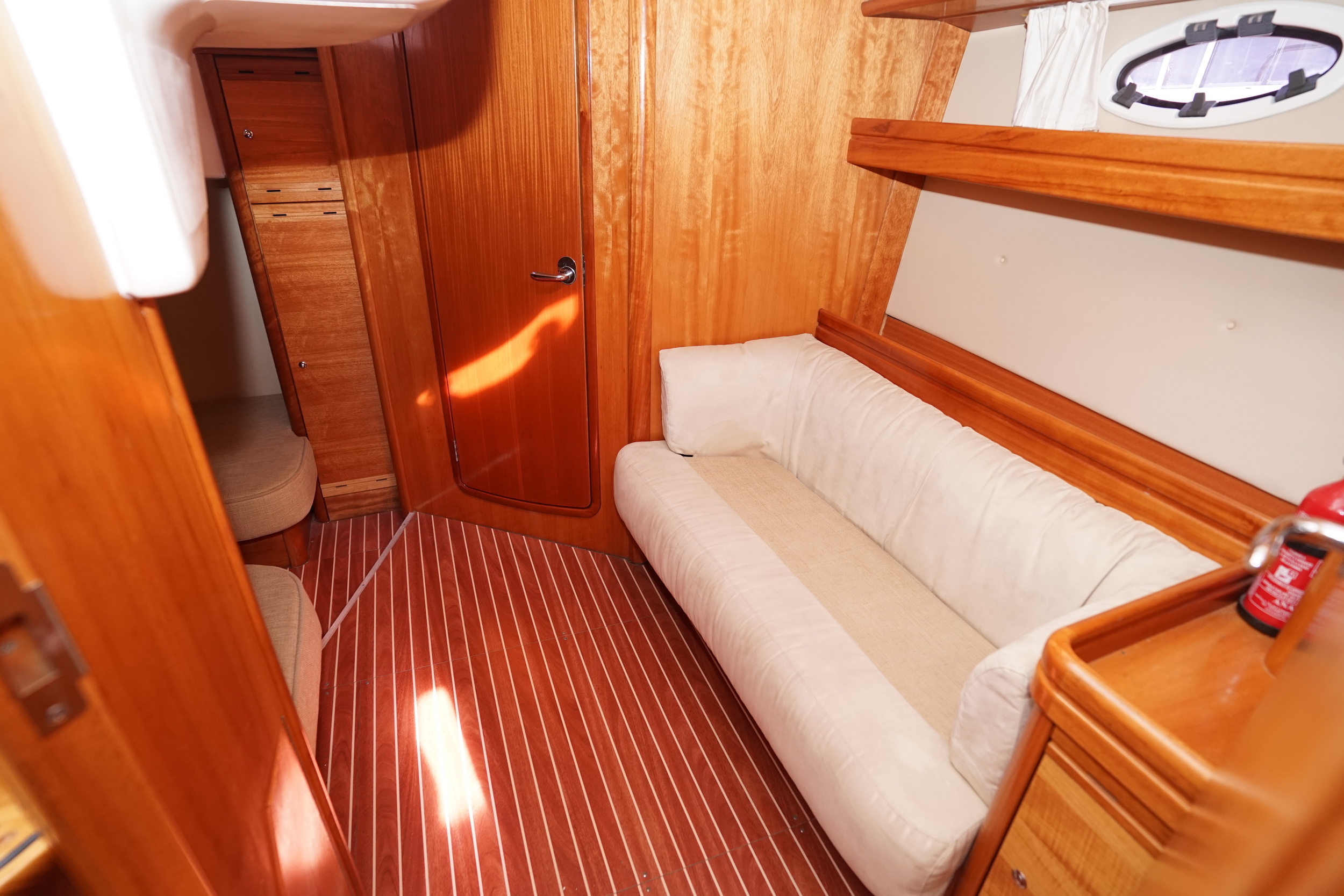 Bavaria 42 HT Sport IPS-500 - hydraulic platform — foto 20 van 42