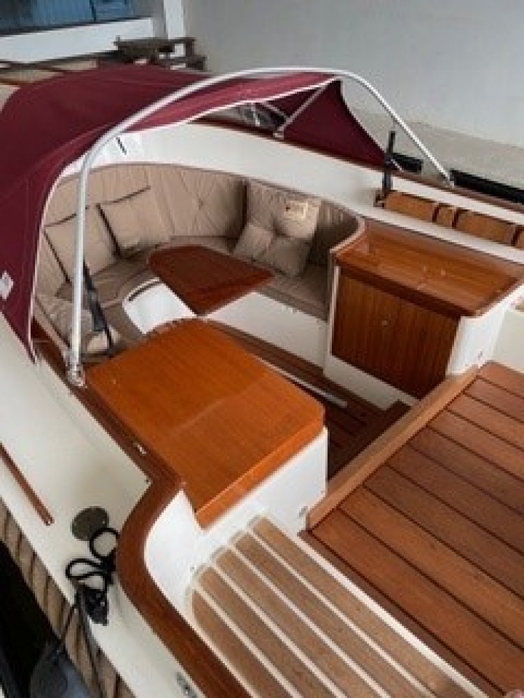v-Drive Arie  Wiegmans - Tender - GRP (Polyester) - 2005 - € 39.750 — foto 2 van 11