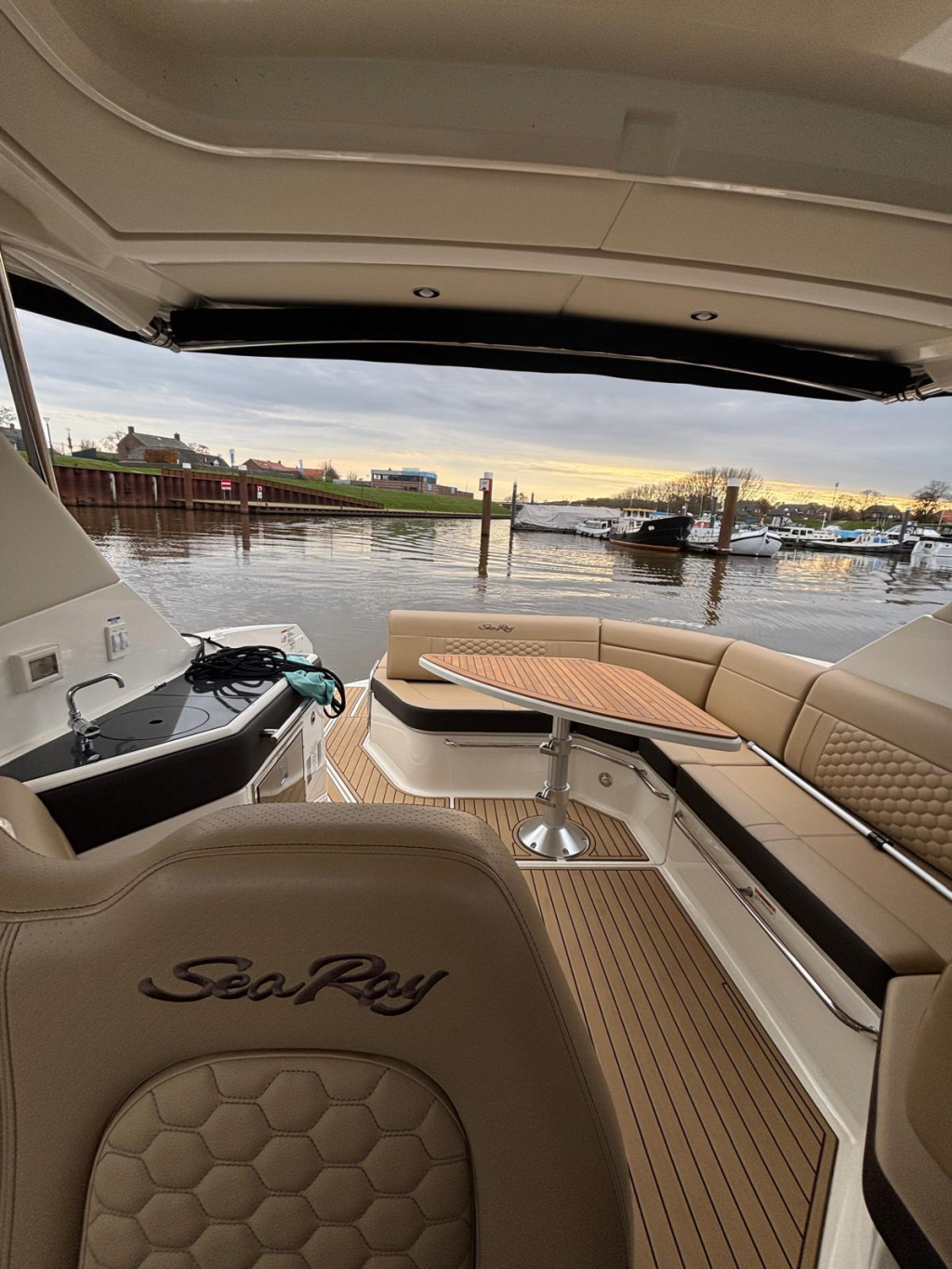 Sea Ray Sundancer 320 — foto 37 van 39
