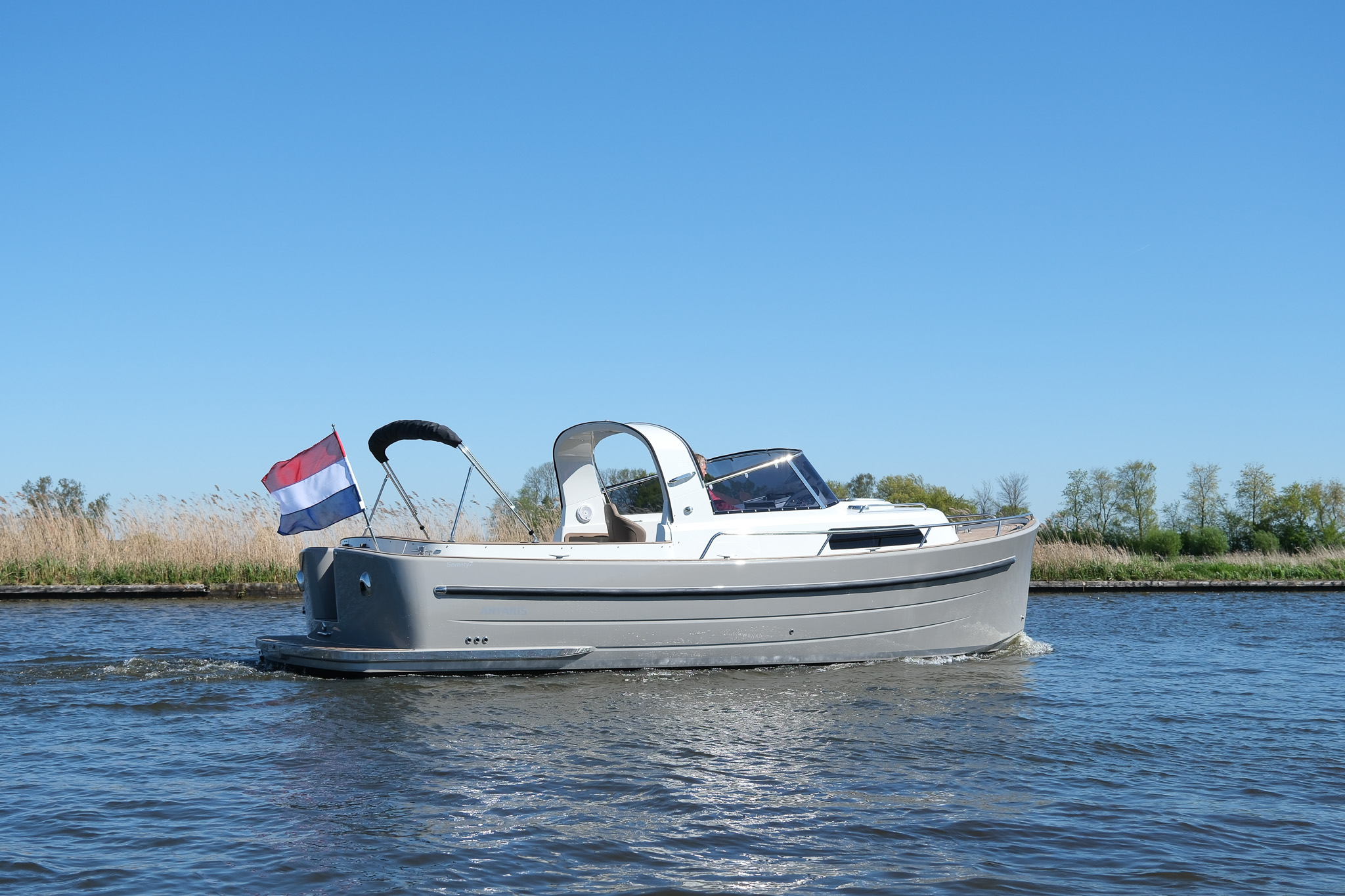 Antaris Seventy7 Cabin