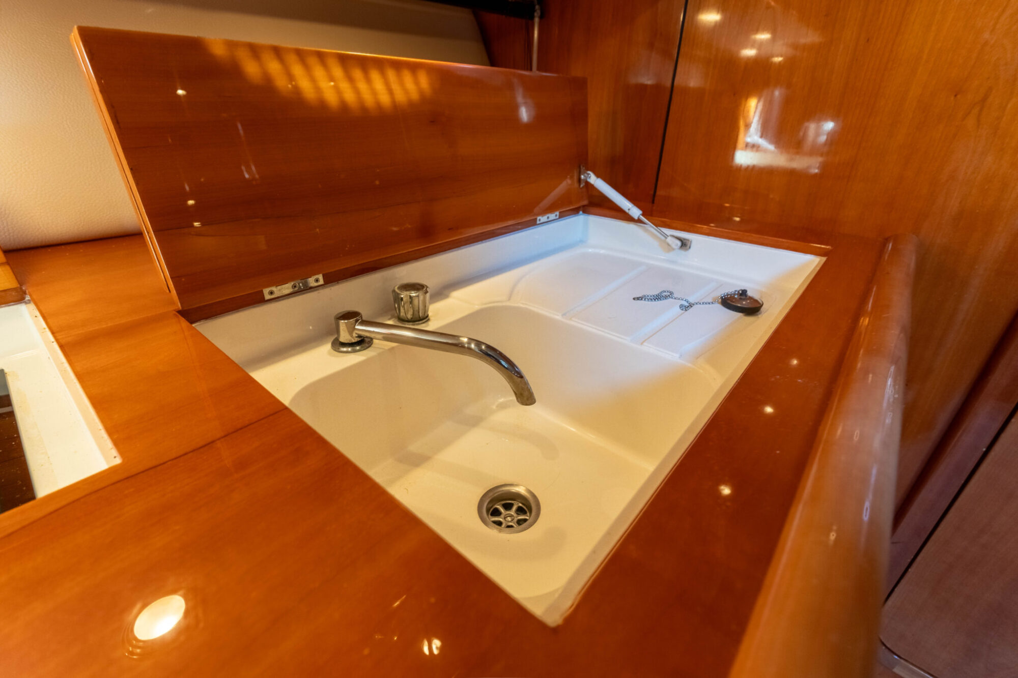 Sunseeker Camarque 47 Cabrio — foto 20 van 48