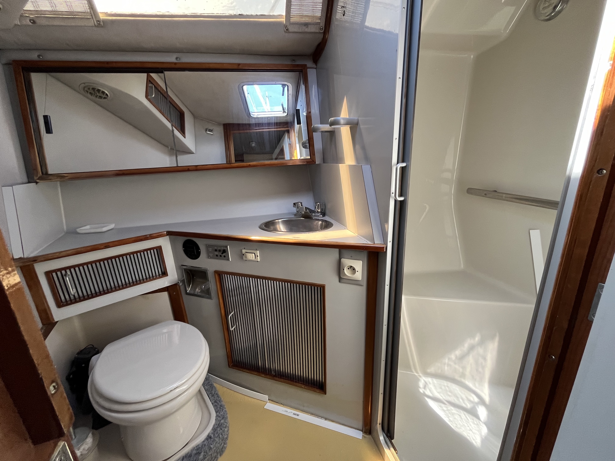 Sea Ray 390 Express Cruiser — foto 29 van 43