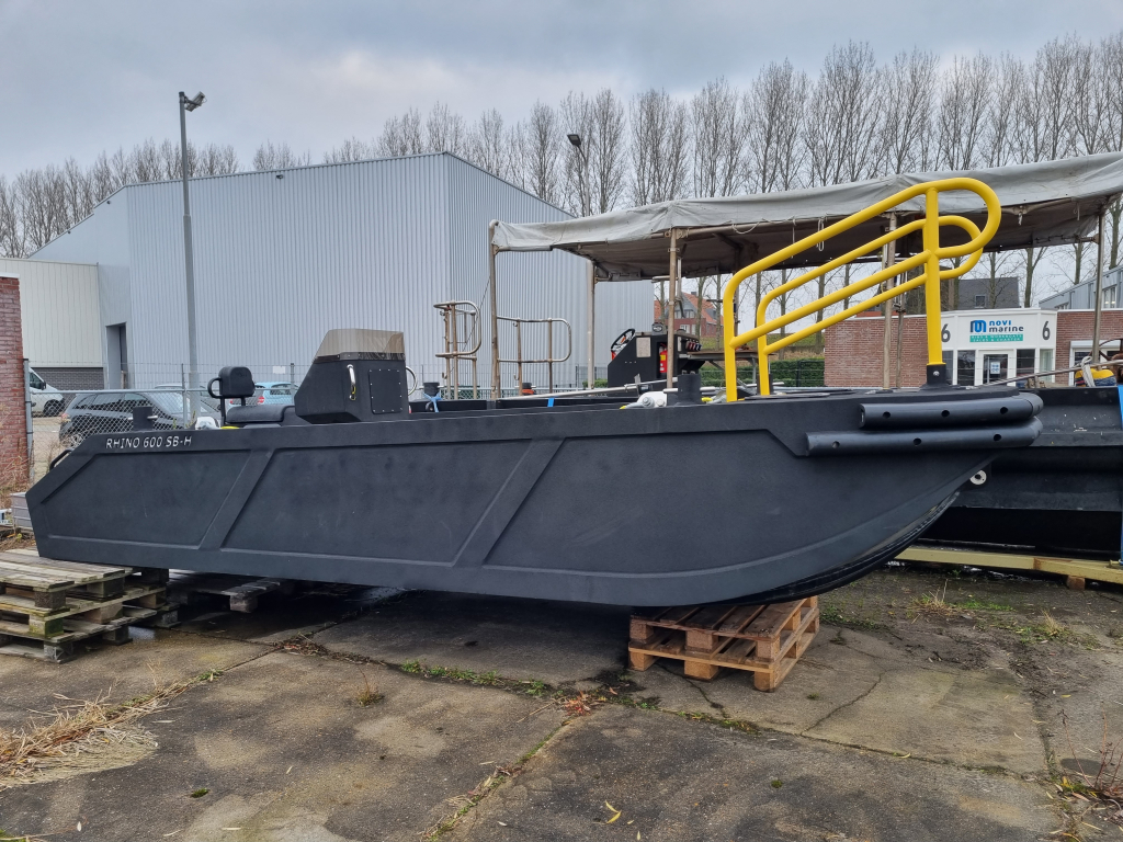 Rhino 600SB HDPE Workboat for sale or charter. Direct available. Kan be shipped worldwide