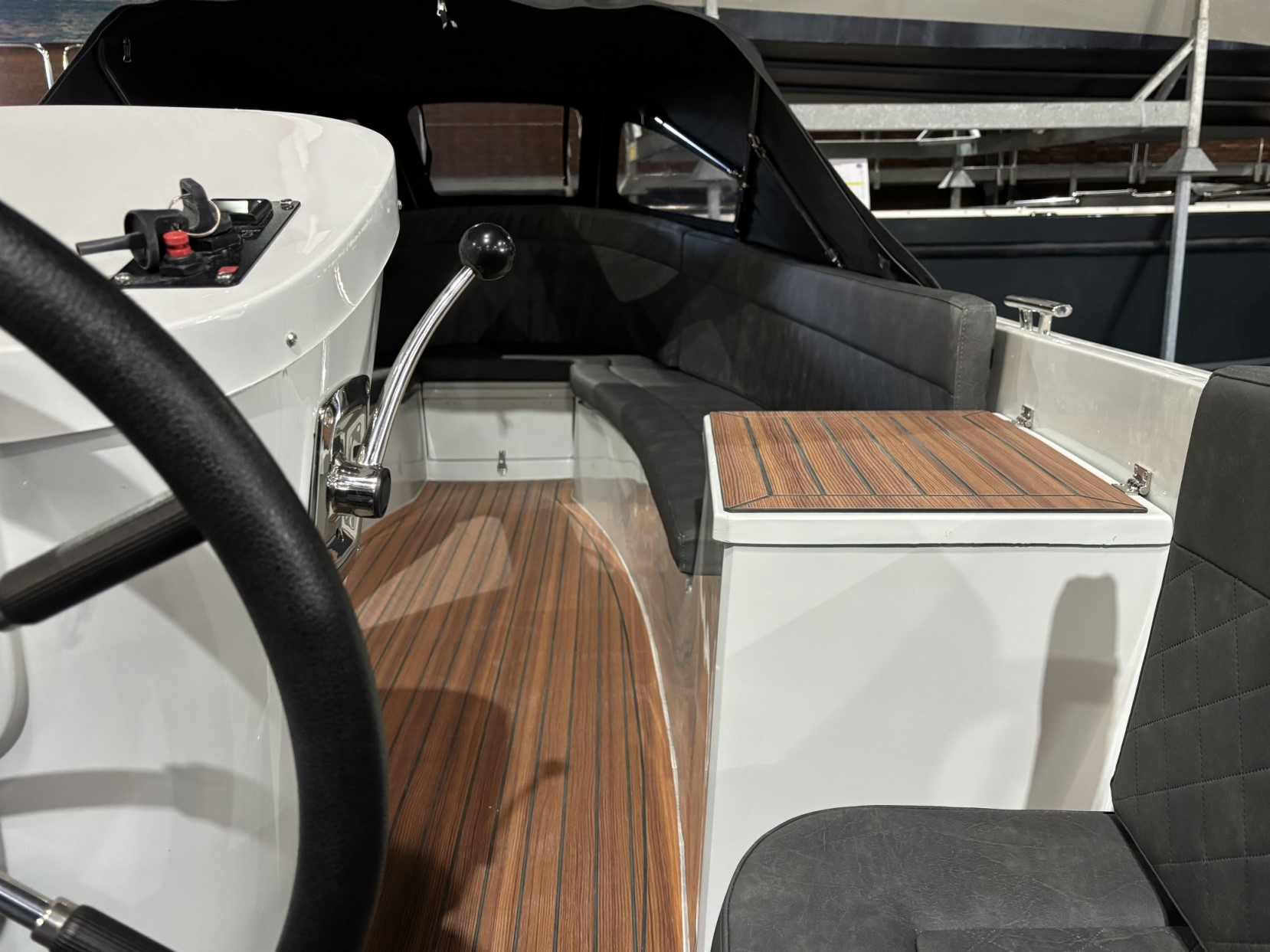 Maxima Boats 650 Flying Lounge in RAL kleur 7038 - op voorraad — foto 6 van 7
