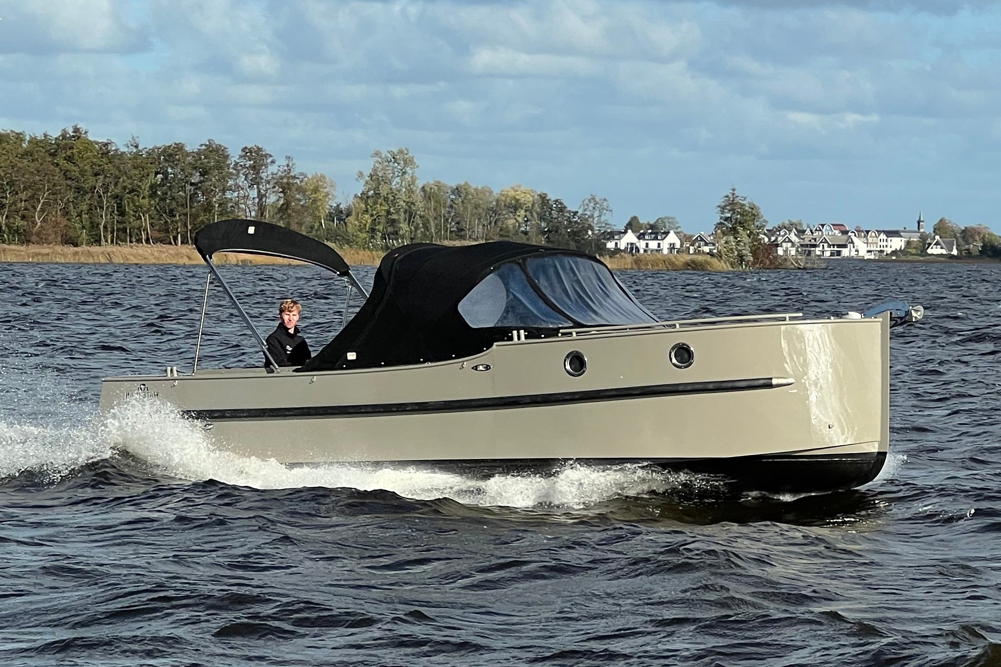 Waterman 8.0 Cabin — foto 1 van 36