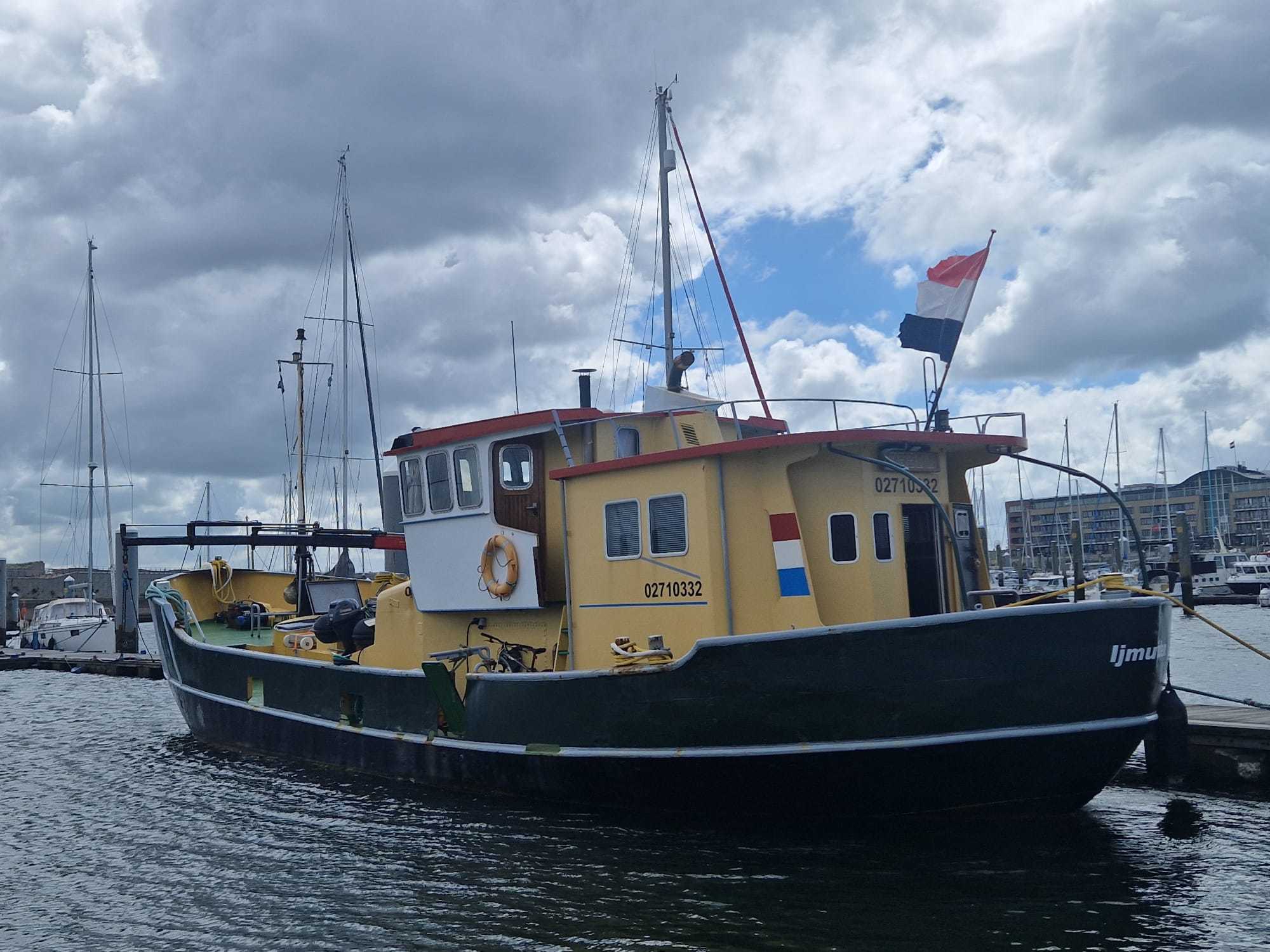 Ex Viskottter/ Varend Woonschip 21.05 — foto 1 van 75