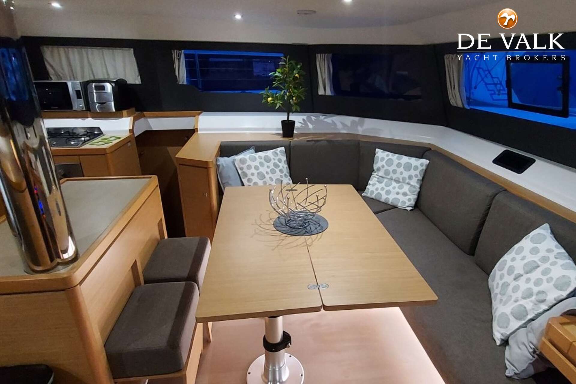 Dufour Catamaran 48 — foto 21 van 44