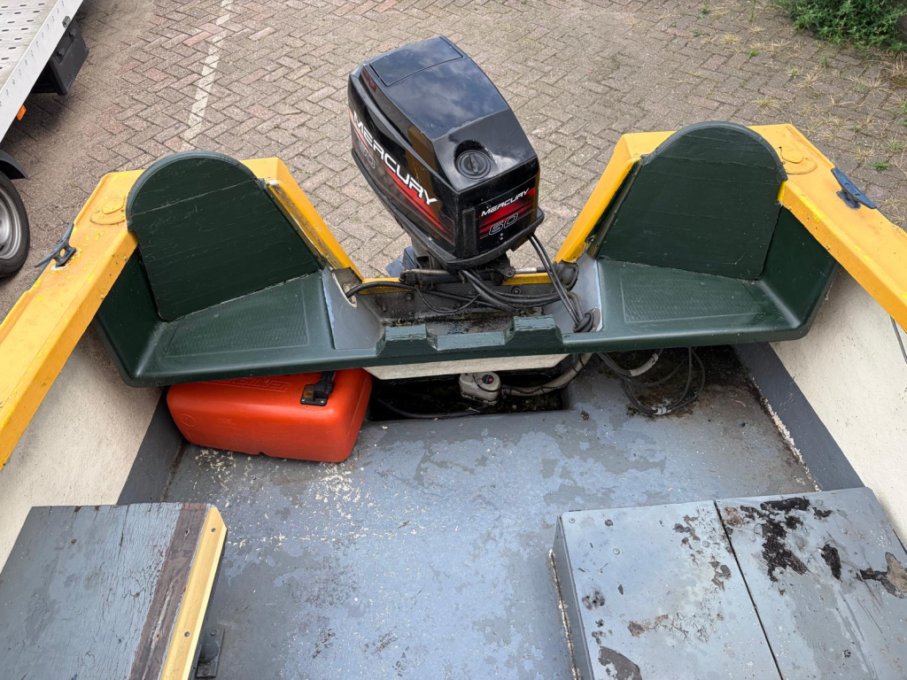 Polyester Kruiser incl. trailer & 60PK Mercury — foto 22 van 23