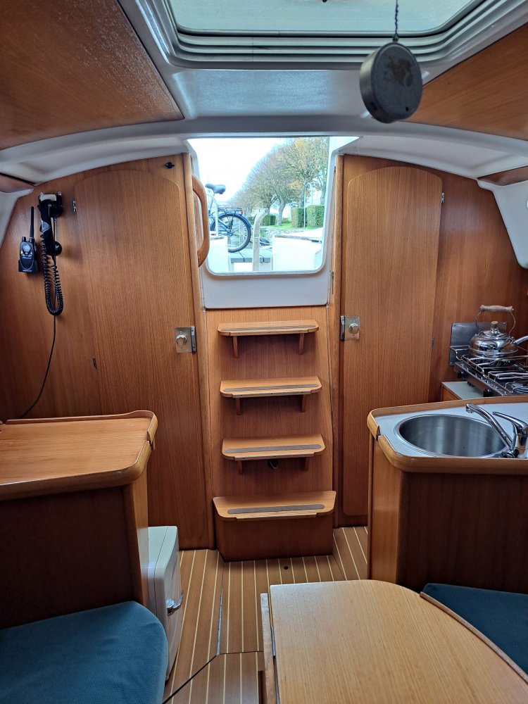 Yanmar Jeanneau - Sailing Yacht - GRP (Polyester) - 1999 - € 35.000 — foto 6 van 11