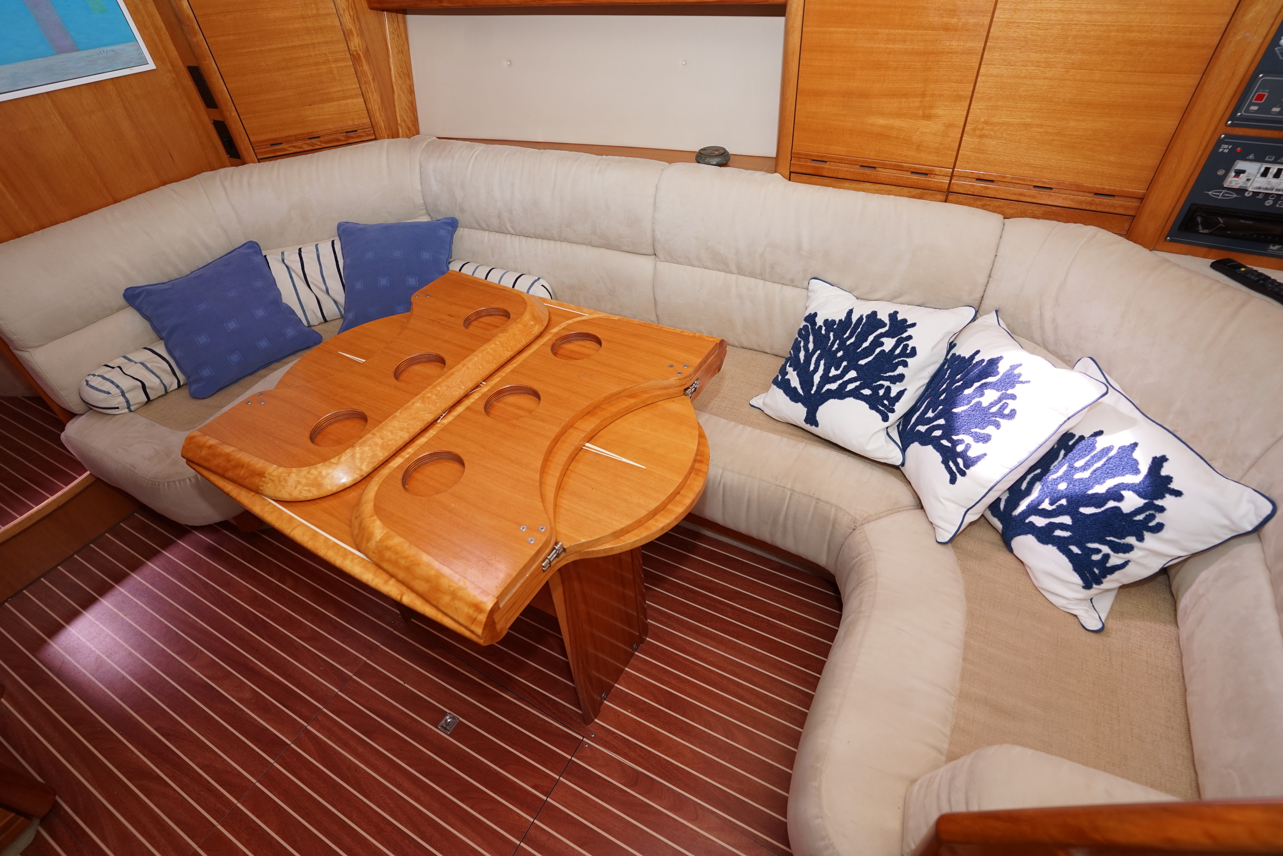 Bavaria 42 HT Sport IPS-500 - hydraulic platform — foto 13 van 42