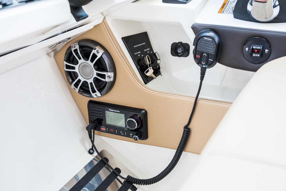 Sea Ray SLX 310 Outboard — foto 19 van 29