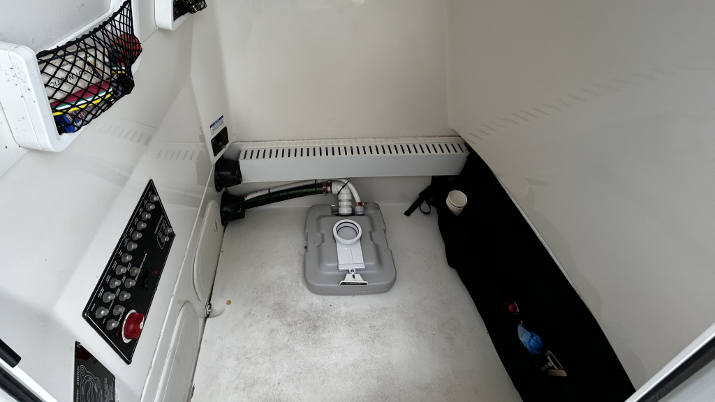 Boston Whaler 230 Outrage — foto 34 van 37