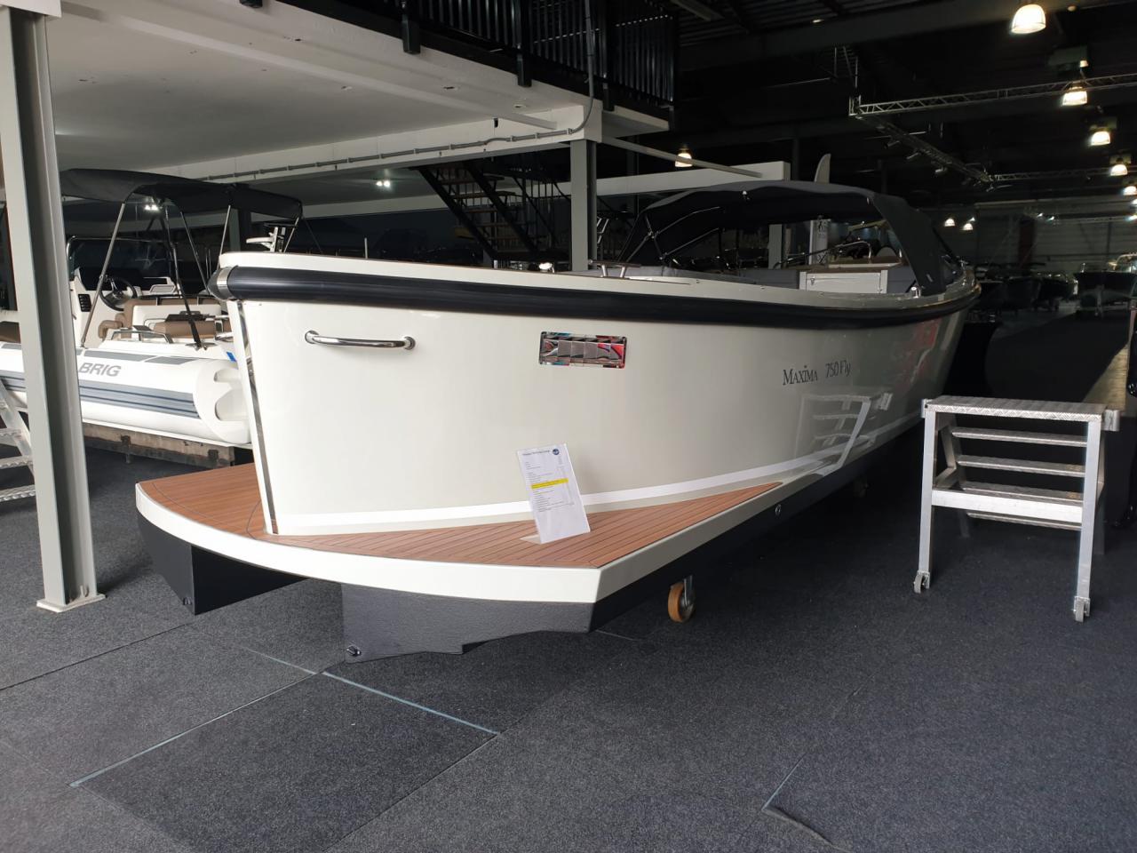 Maxima Boats 750 Flying Lounge RAL 7030 op voorraad — foto 3 van 9