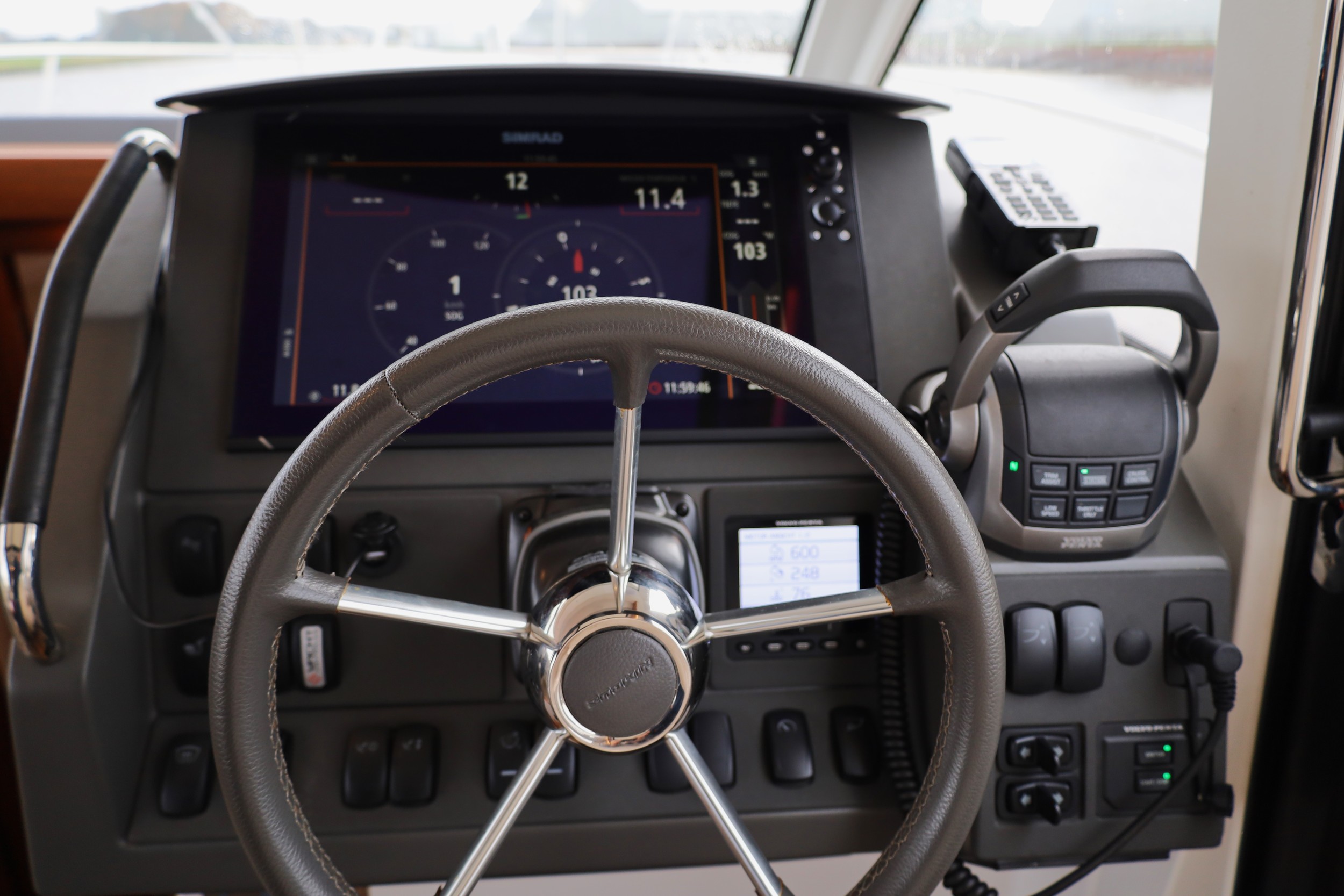 Nimbus 365 Coupe — foto 36 van 51