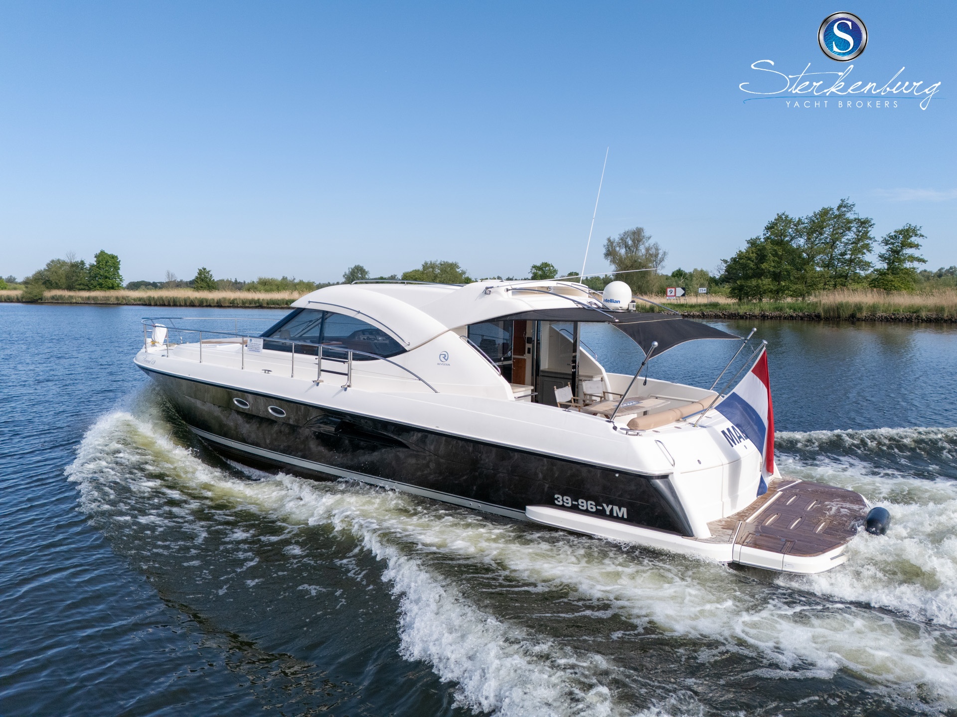 Rivièra 4700 Sport Yacht — foto 2 van 38