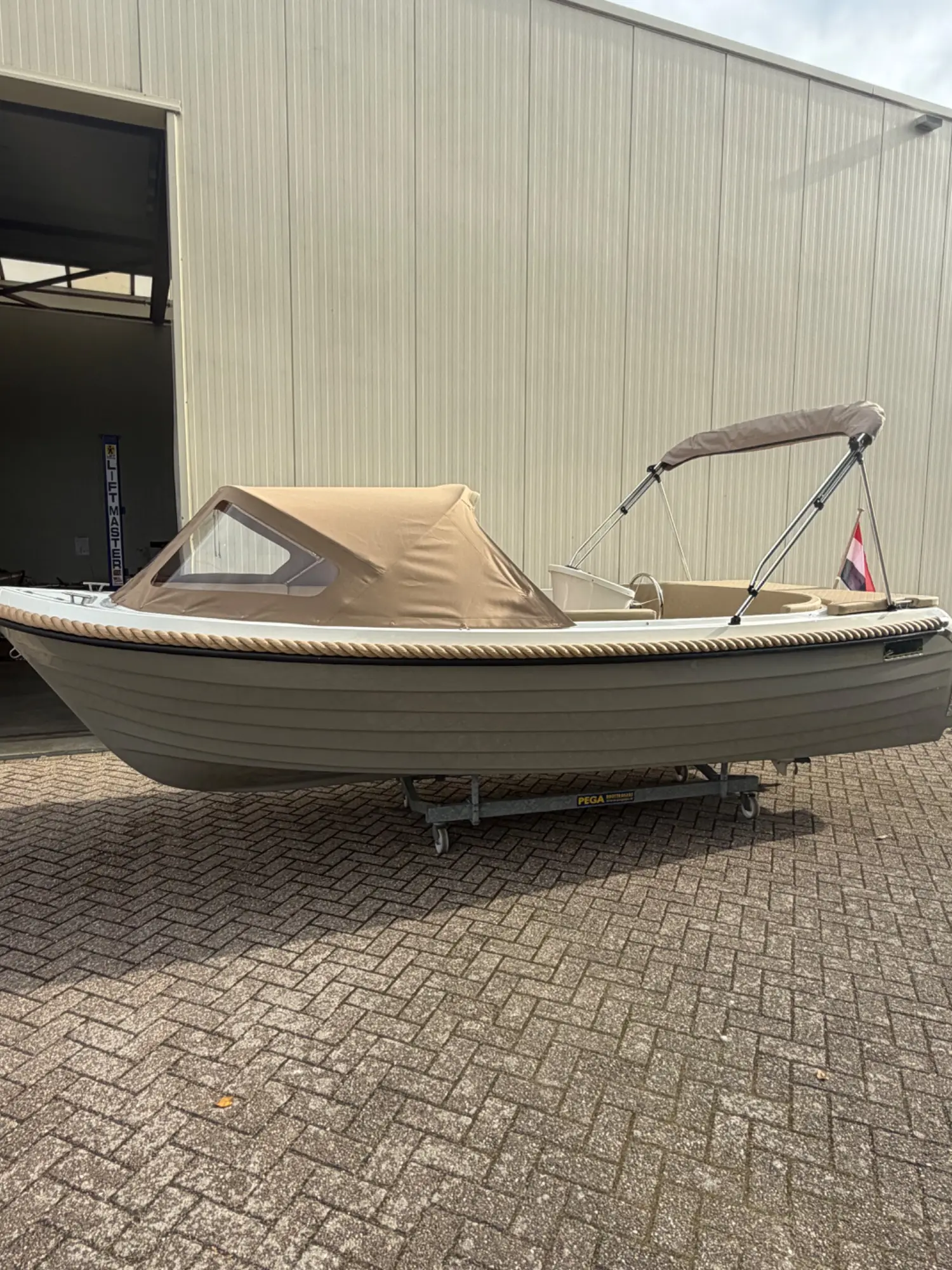 Maassloep 570 Honda 20pk nieuw luxe opties — foto 6 van 15