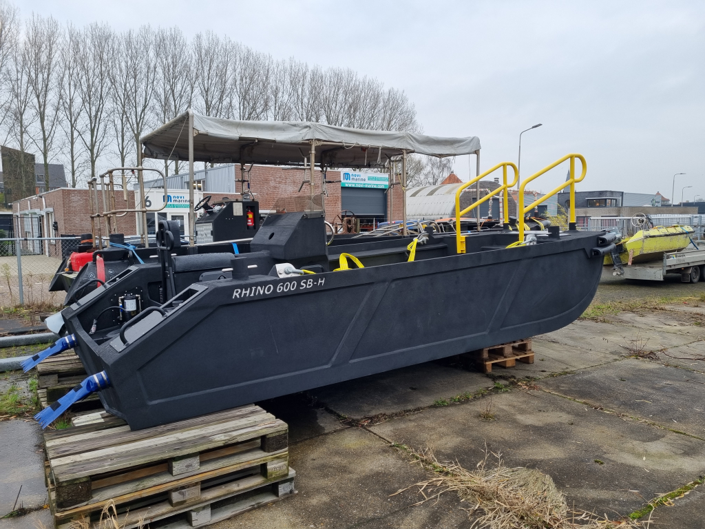 Rhino 600SB HDPE Workboat for sale or charter. Direct available. Kan be shipped worldwide — foto 2 van 10