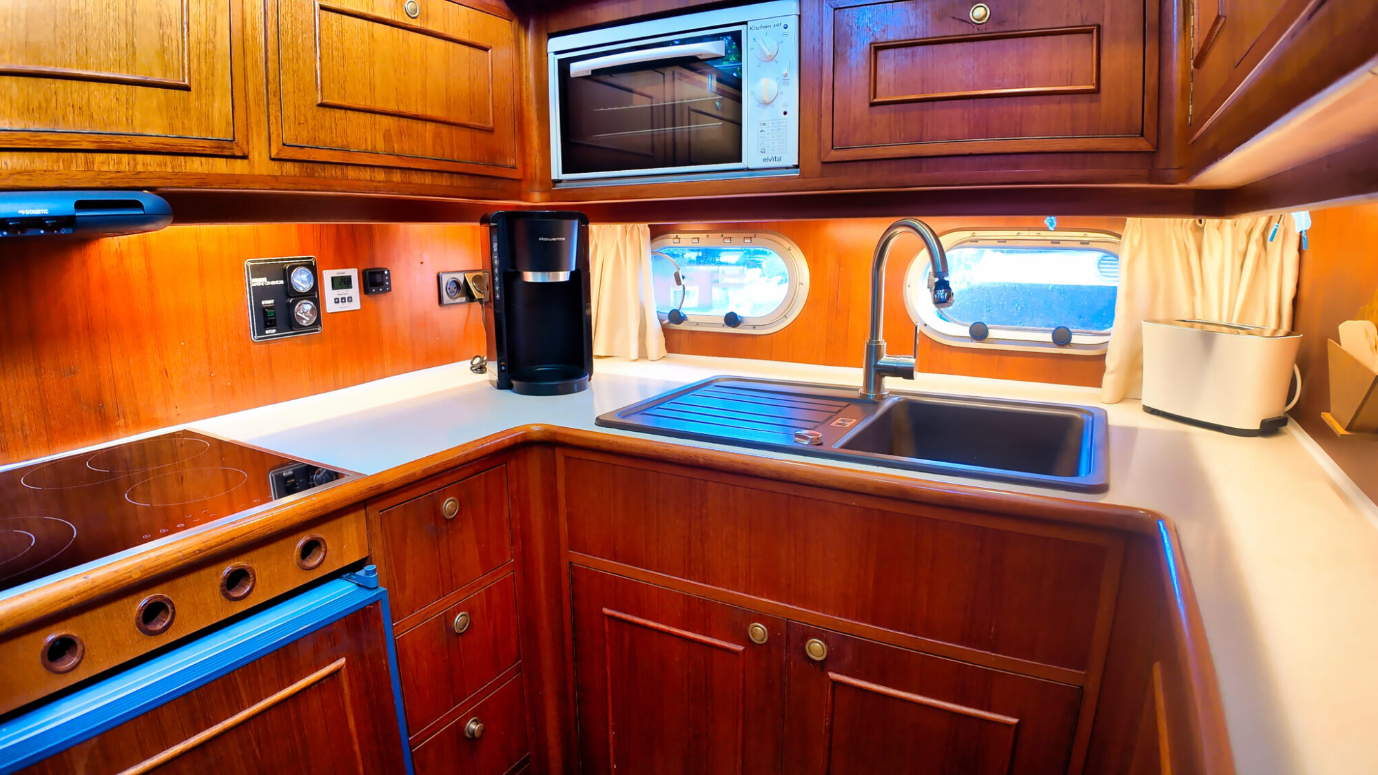 Neptunus 138 / 46 Flybridge Sedan — foto 9 van 32