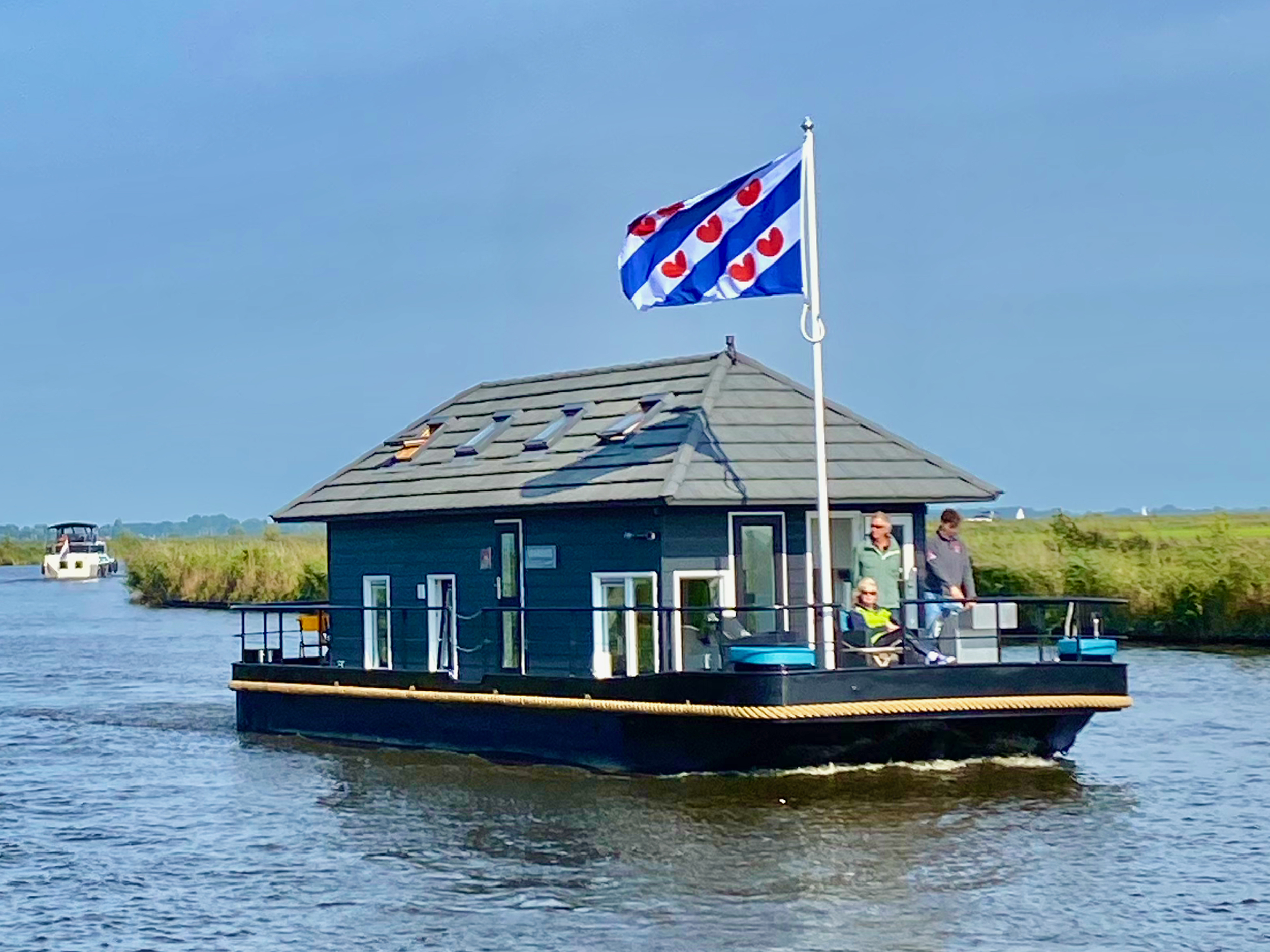 Prins HomeShip 1350 | VaarHuis | Houseboat | Flark | Varende Huisboot — foto 1 van 47