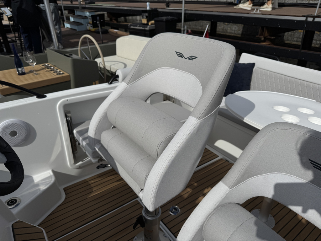 Beneteau Flyer 7 Sundeck | 200PK Honda IST | Pilot Edition — foto 8 van 17