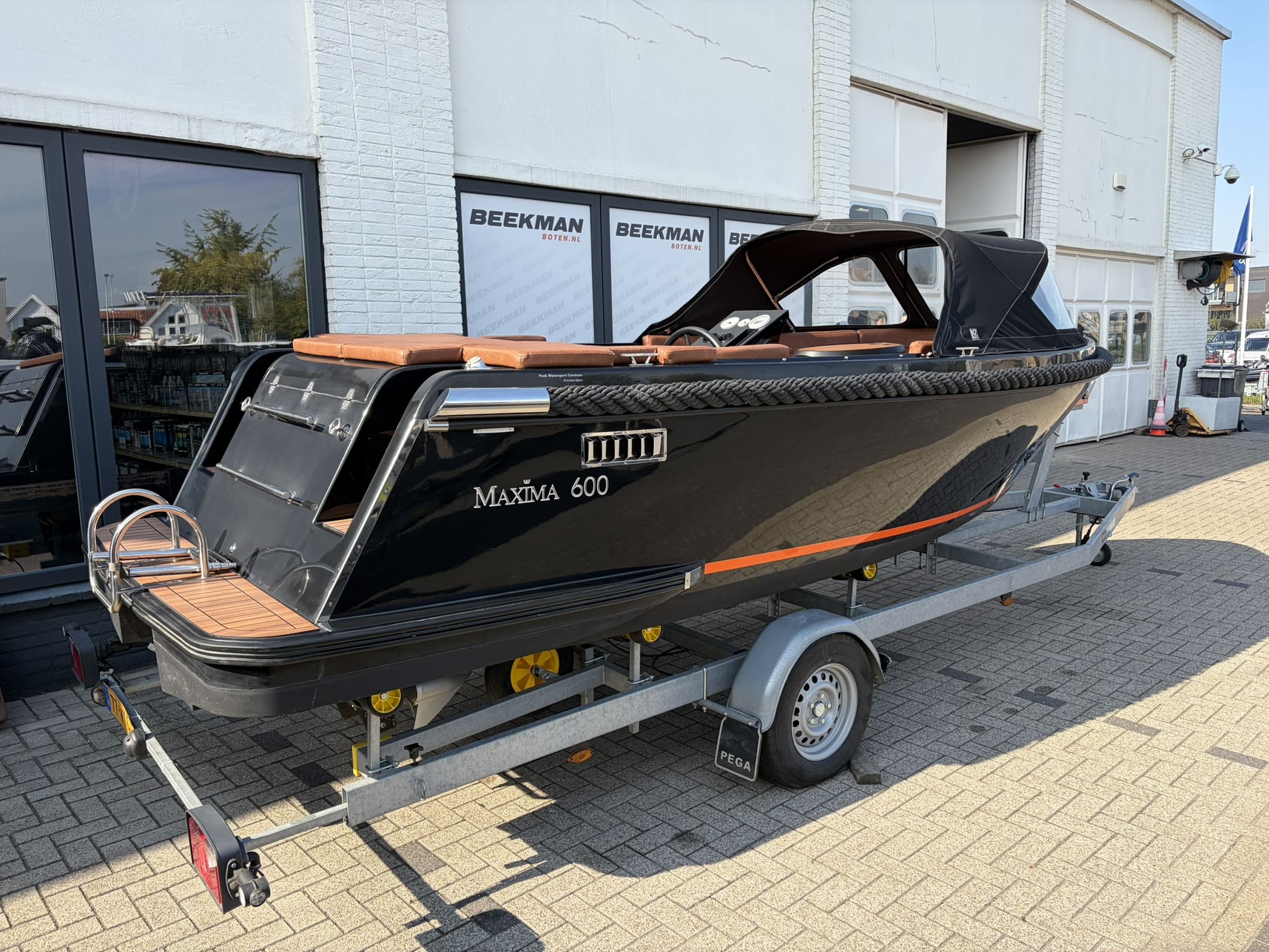 Maxima 600 Tender — foto 3 van 15