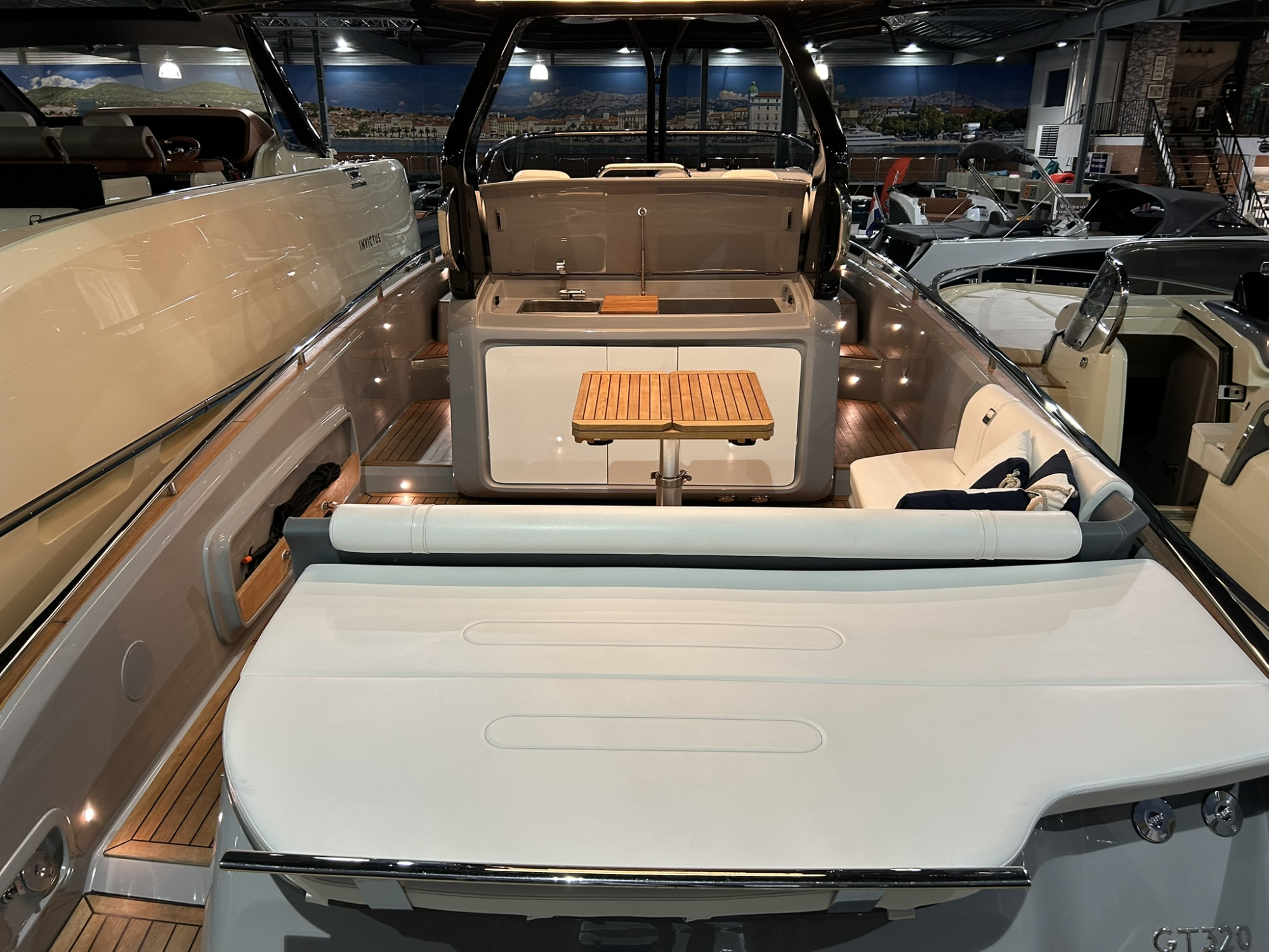 Invictus yachts Invictus 320 GT met 2 x Mercruiser 270 pk diesel van 2024! — foto 8 van 18