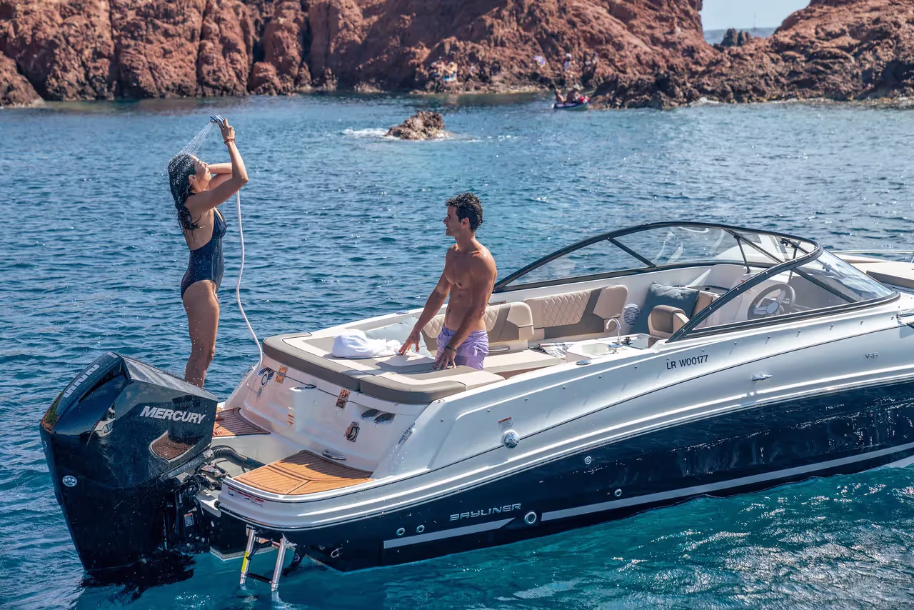 Bayliner VR6 Cuddy — foto 2 van 10