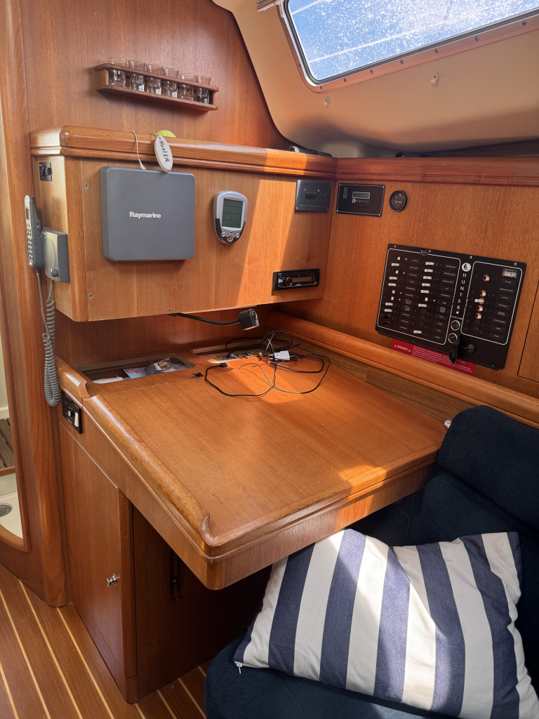 Hunter 356 — foto 18 van 72