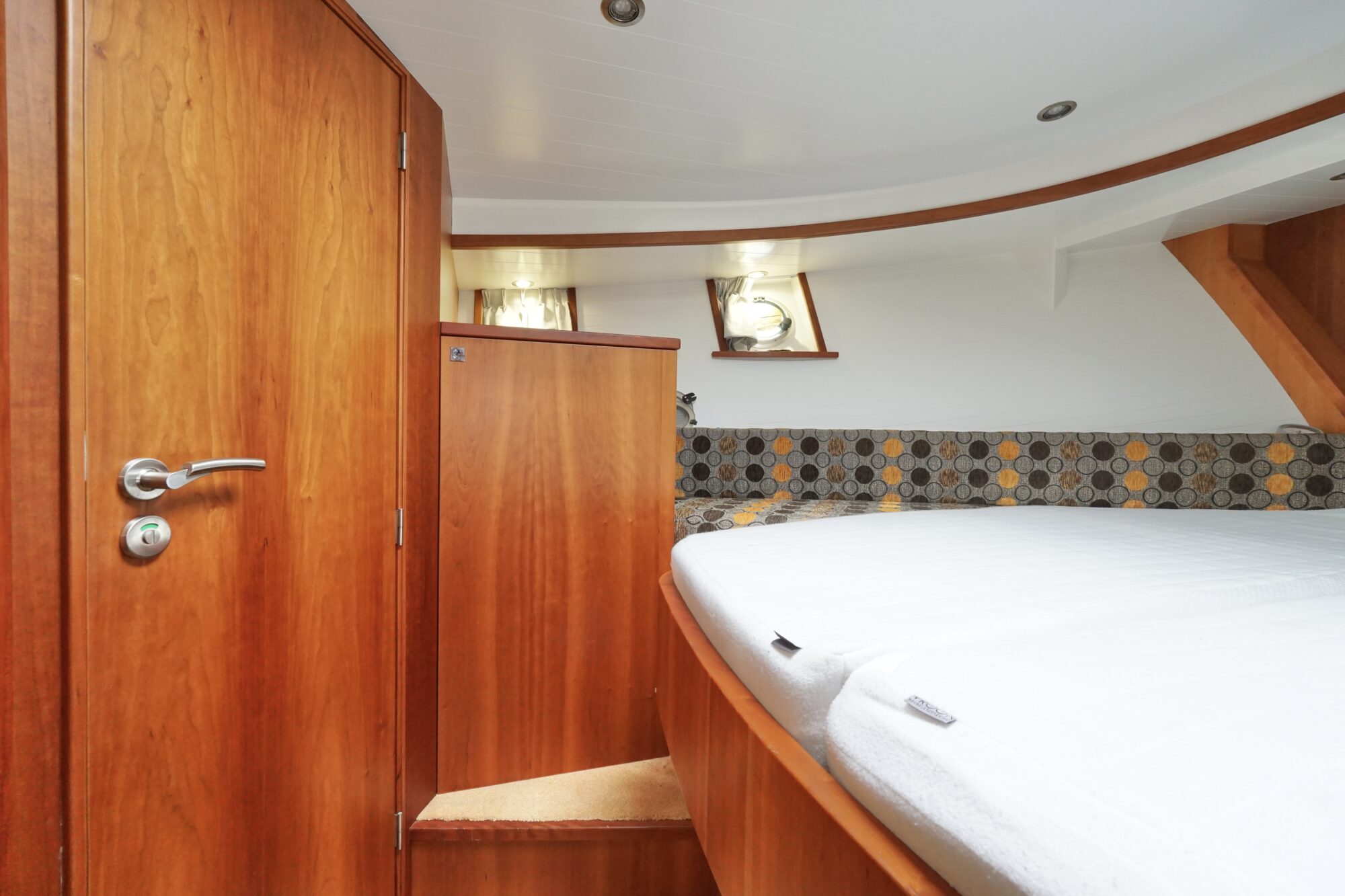 Serious Yachts Gently Low Bridge 45 Sedan — foto 38 van 74