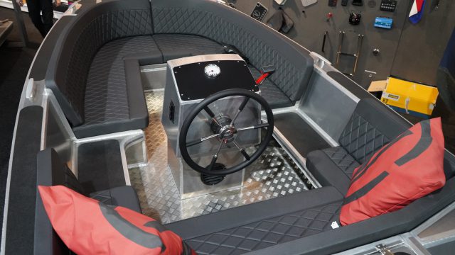 Van Vossen 600 Tender Incl. 60pk Suzuki — foto 5 van 12