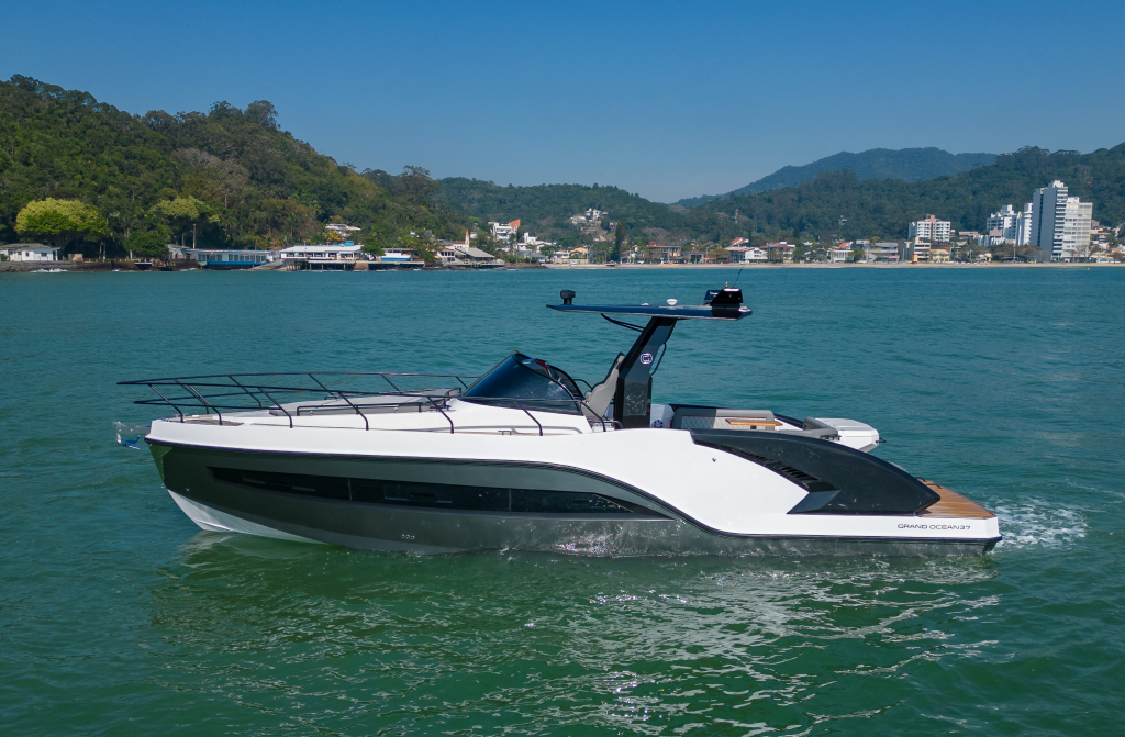 Grand Ocean 37  