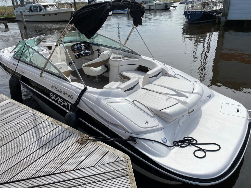 Four Winns H240 — foto 7 van 29