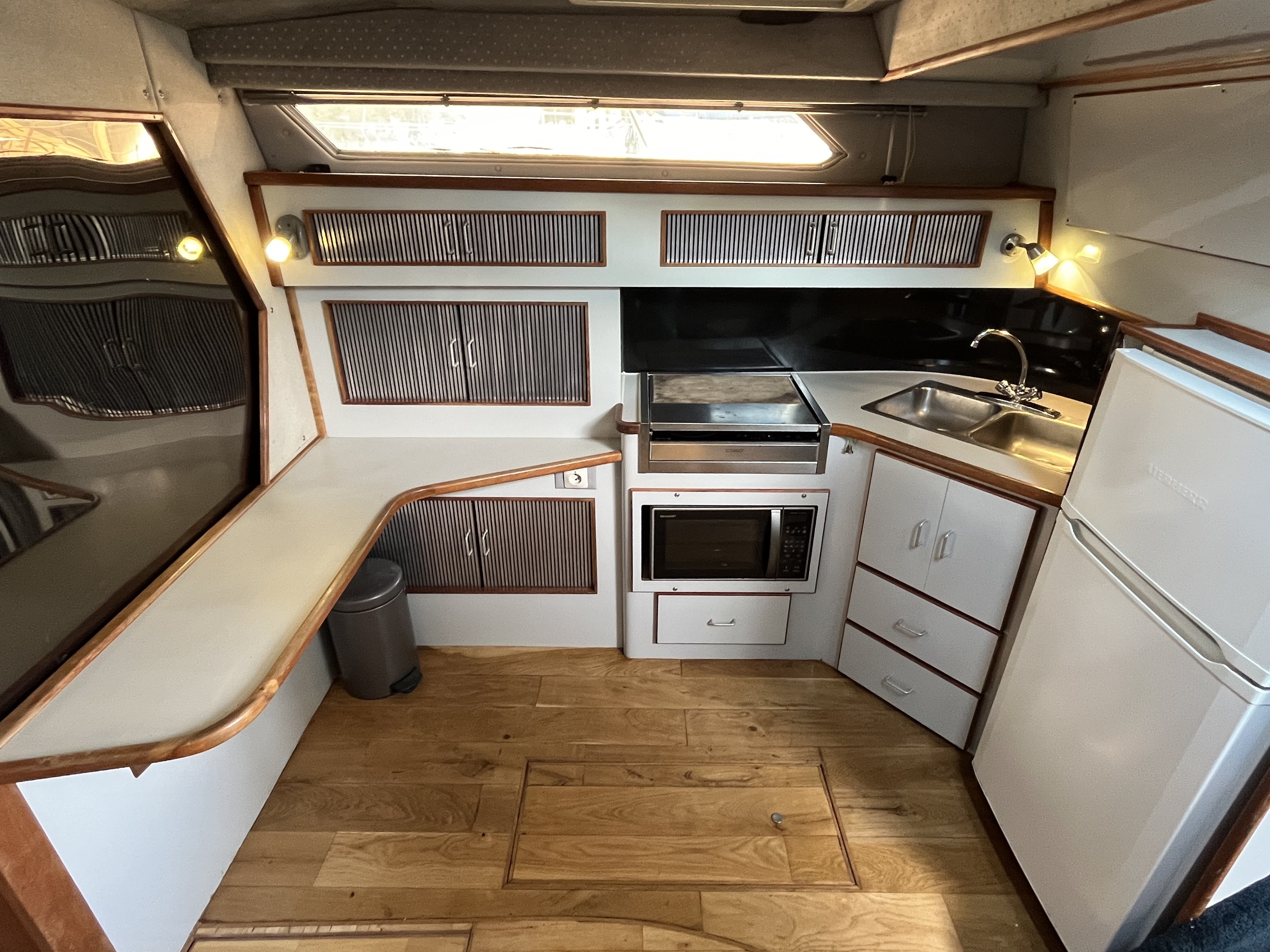 Sea Ray 390 Express Cruiser — foto 18 van 43