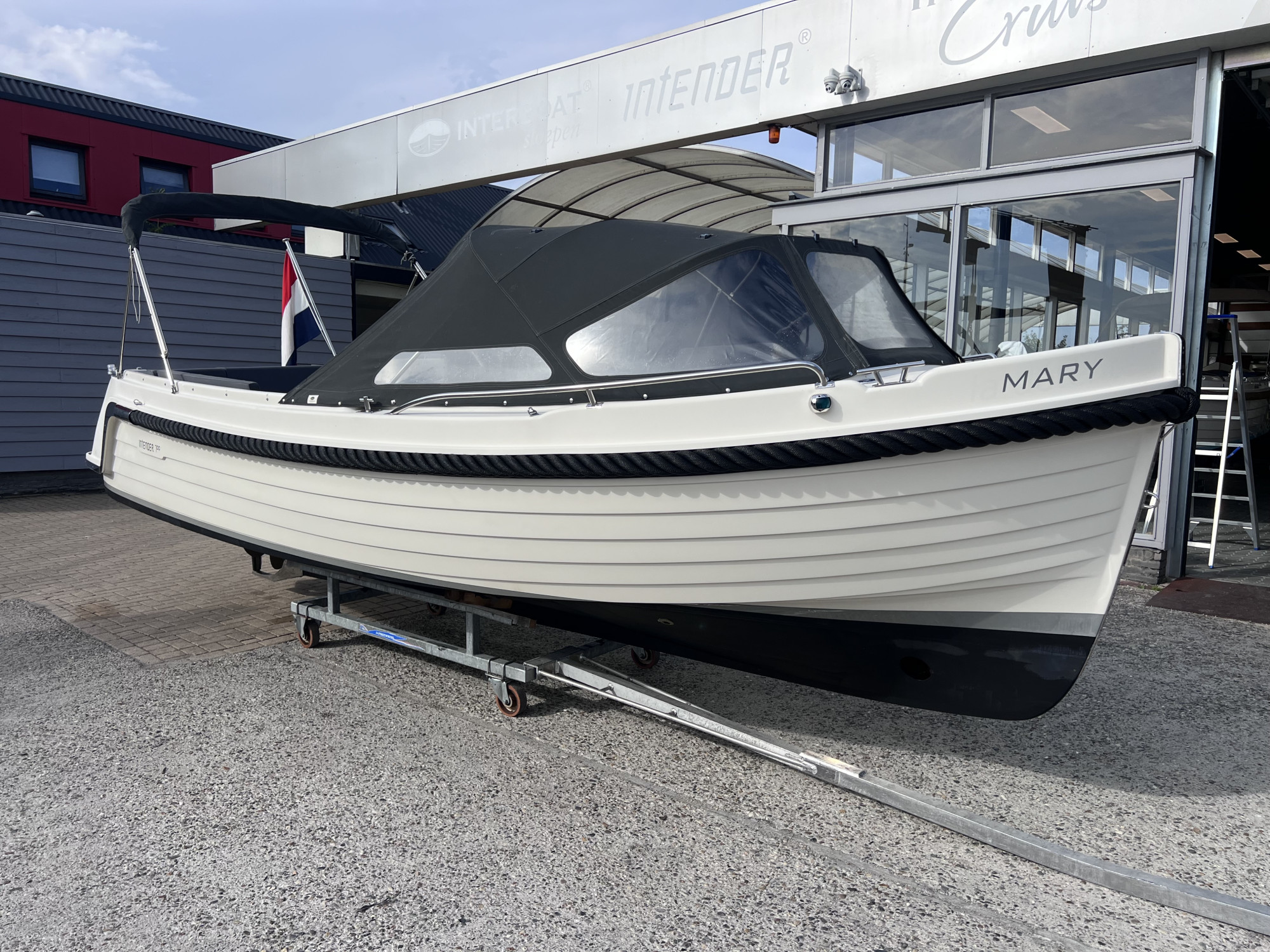 Intender 700 33 pk 2016 — foto 2 van 9