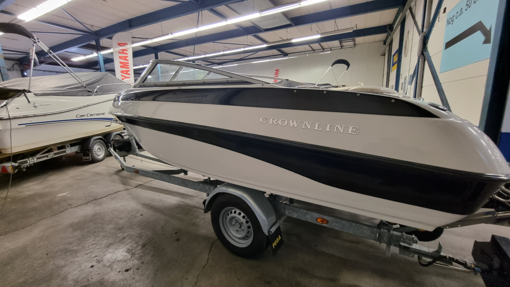 Crownline 18 ss met MerCruiser 3.0 inboard en Pega trailer — foto 5 van 10