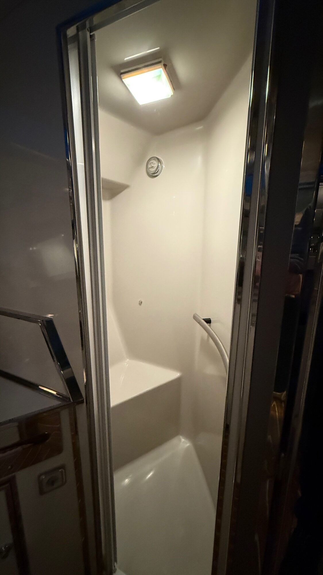 Sea Ray 400 Express Cruiser — foto 19 van 29