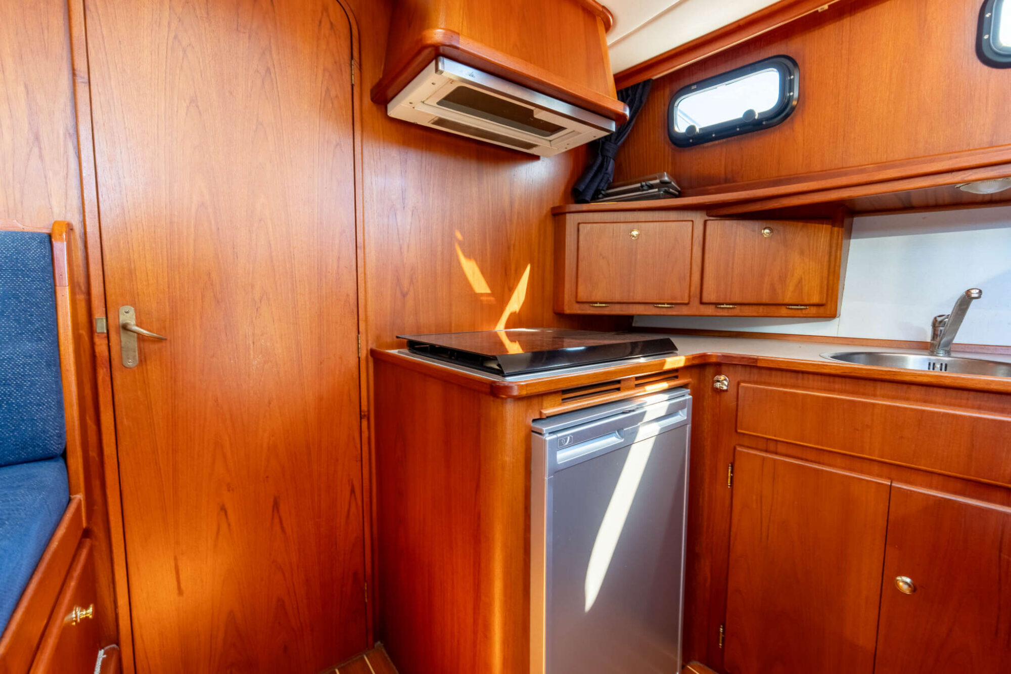 Explorer Classic 14.00 AK Cabrio — foto 11 van 49