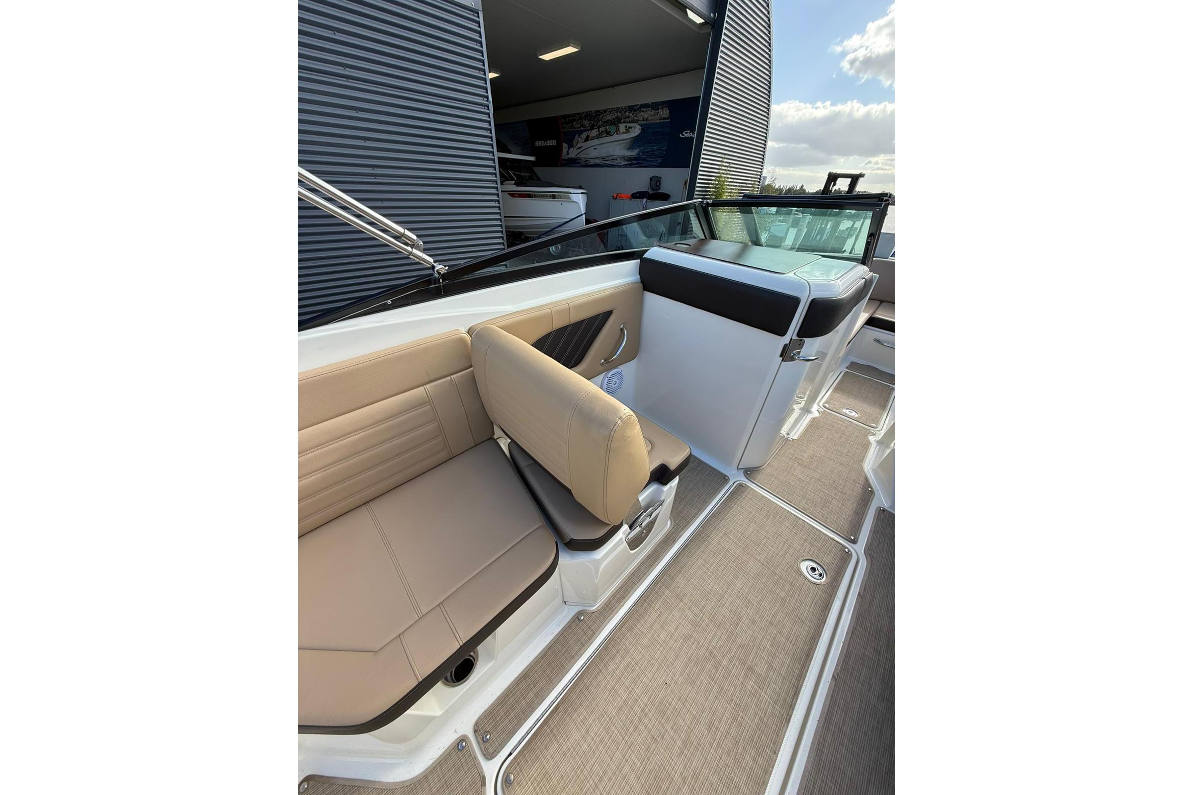 Sea Ray SPX 230 — foto 31 van 47
