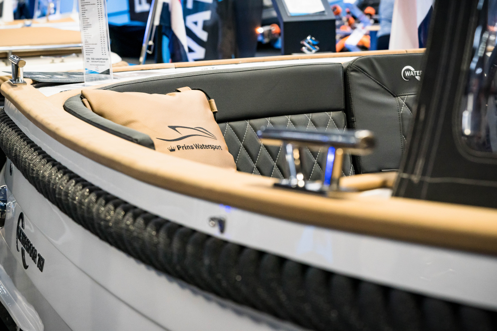 Waterspoor 717 Outboard | Luxe tender | Vanaf €45.950,- — foto 4 van 16