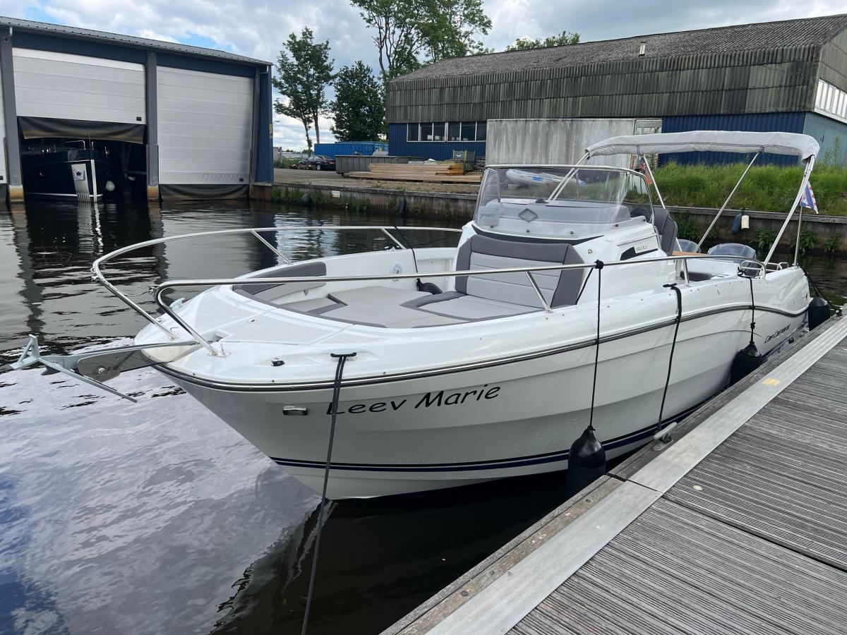 Jeanneau Cap Camarat 9.0 Center Console — foto 1 van 37