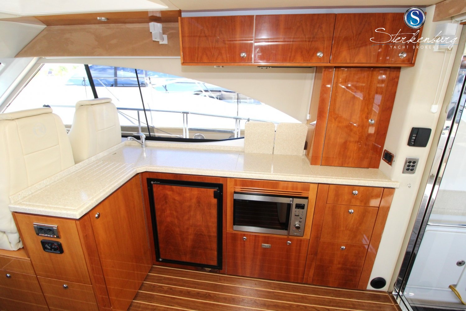 Rivièra 4700 Sport Yacht — foto 16 van 38