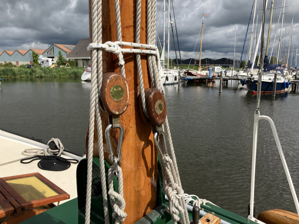 Huitema Zeeschouw 800 (1977) – Goed onderhouden platbodem met veel karakter — foto 15 van 41