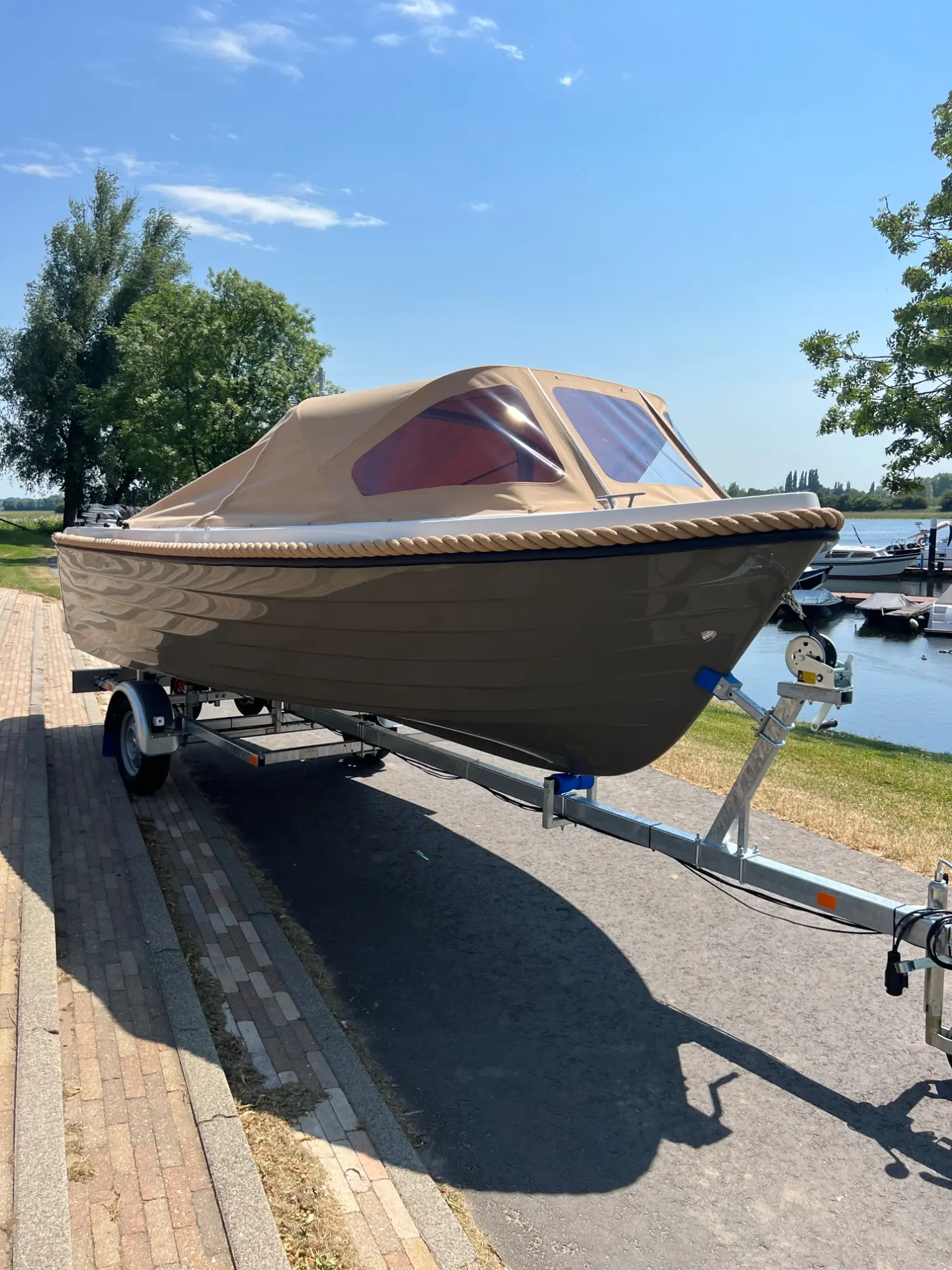 Maassloep 570 Honda 20pk nieuw kleur taup — foto 11 van 14