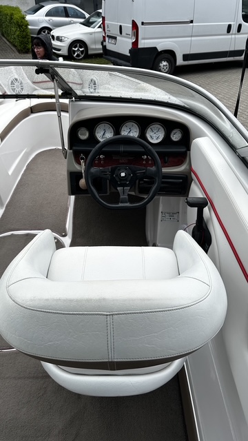 Four Winns H200 – Sportieve bowrider met krachtige V6 en royale indeling — foto 10 van 30