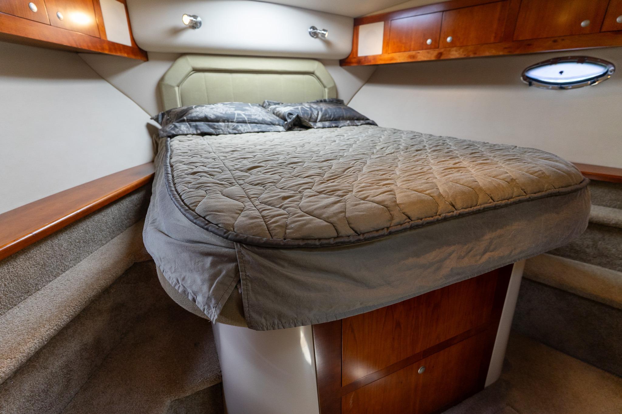 Cruisers Yachts 415 Express Motoryacht — foto 24 van 100