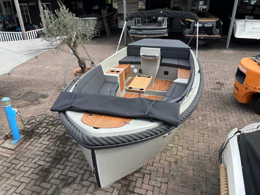 Corsiva 650 Tender Vaarklaar suzuki 60pk  — foto 5 van 5
