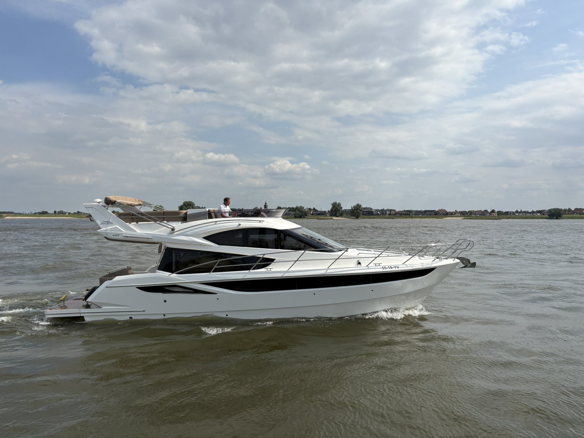Galeon Yachts Galeon 420 fly 2017 — foto 1 van 42