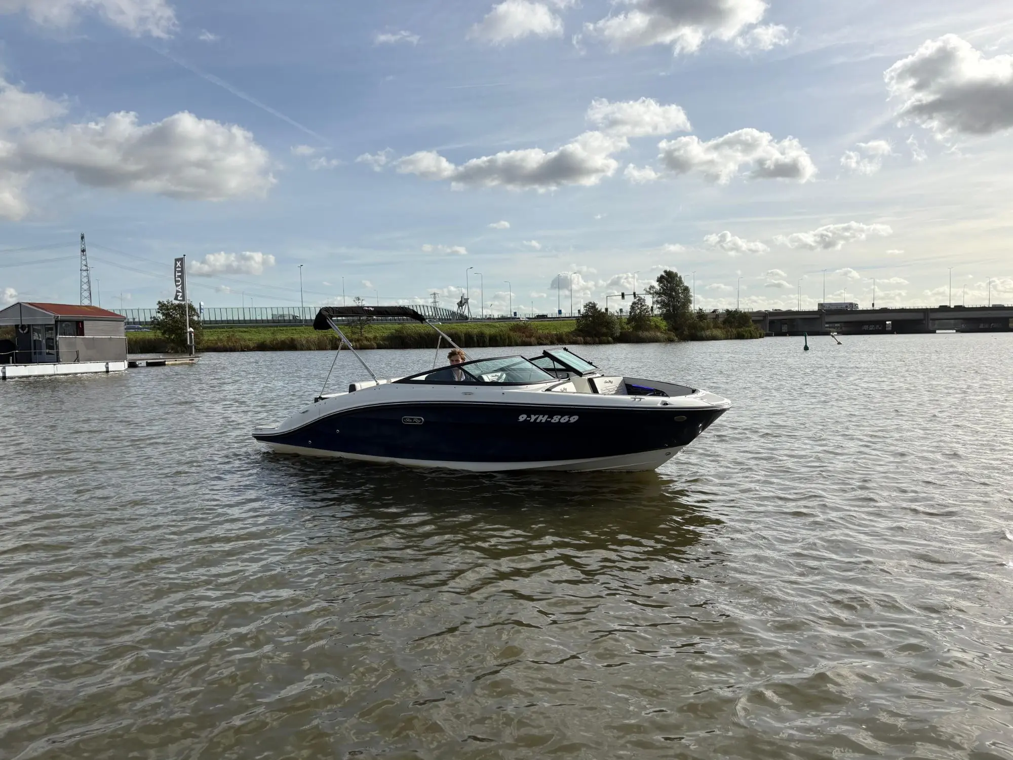 Sea Ray SPX 210 (New Model / 2026) — foto 8 van 31