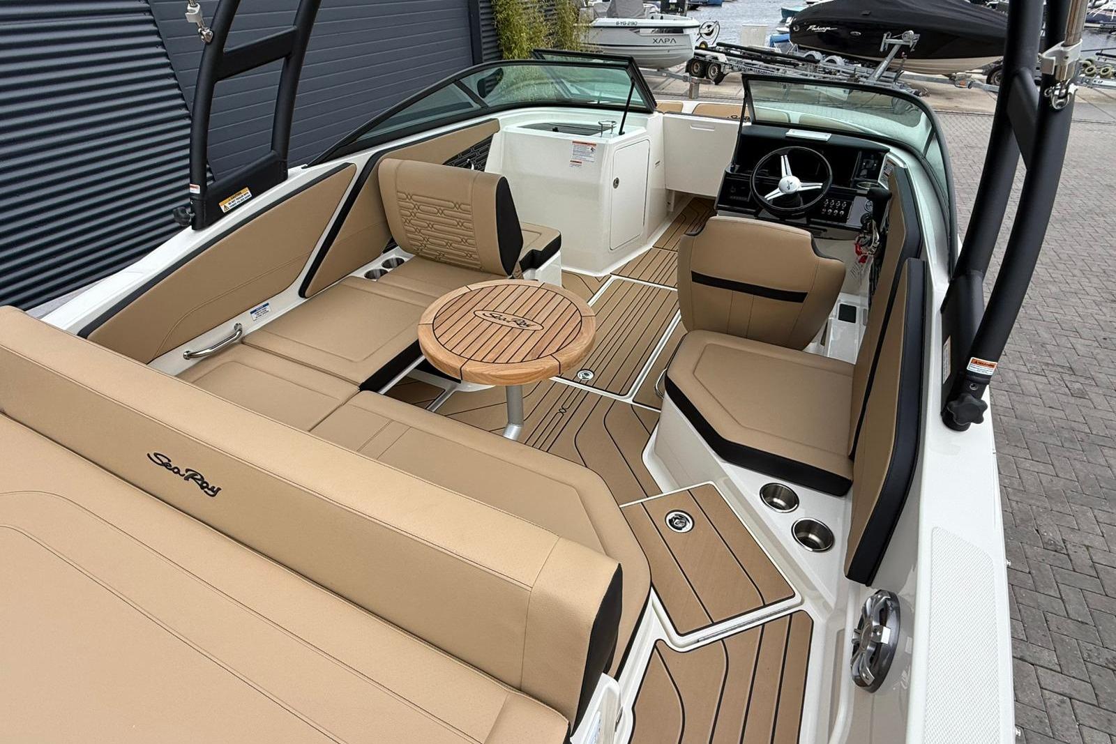 Sea Ray SPX 210 — foto 17 van 41